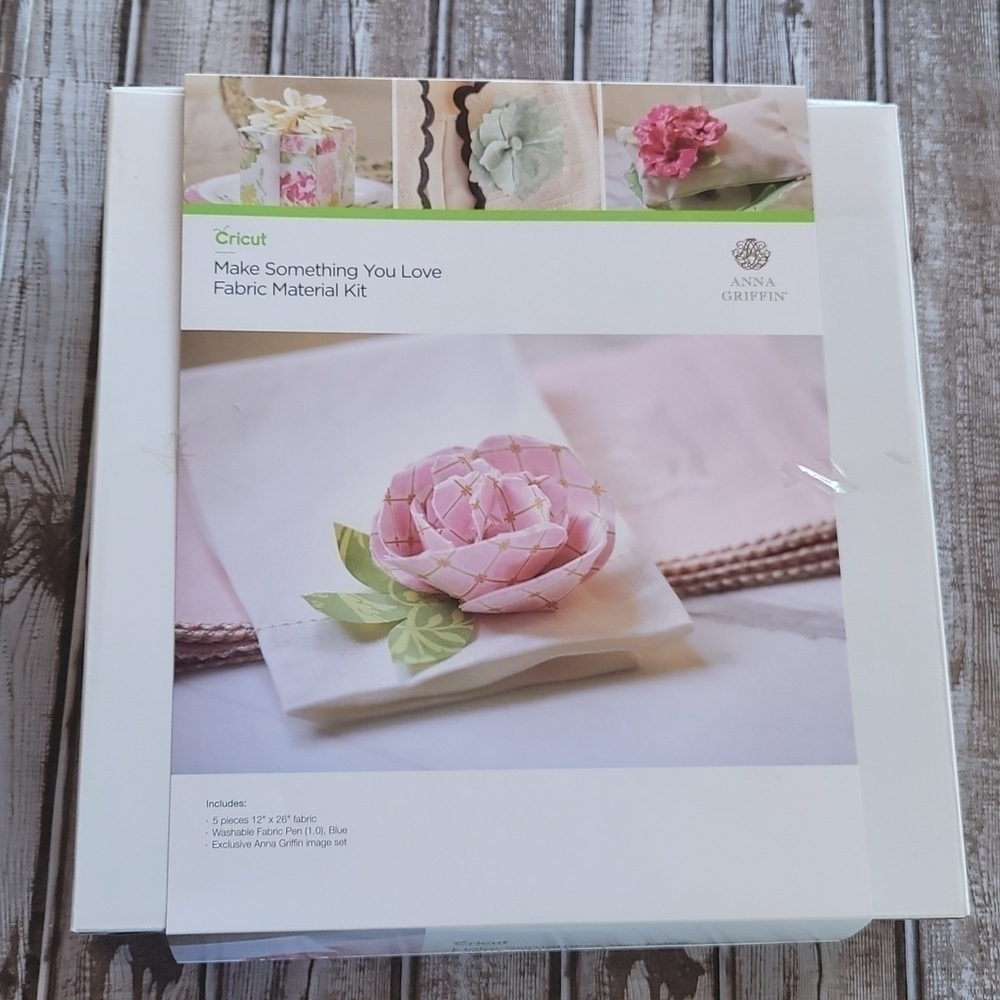 🆕️ Cricut Anna Griffin Make Something You Love Fabric Material Kit. NEW